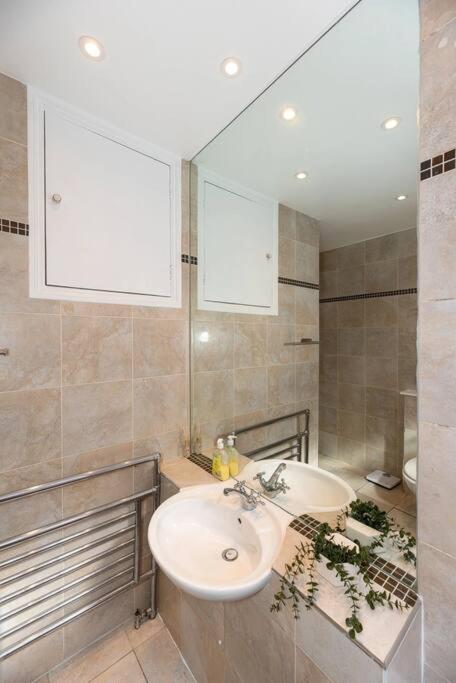 Discover London Central 2 Bedroom In Kensington Buitenkant foto