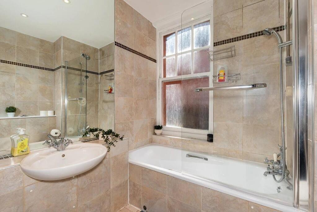 Discover London Central 2 Bedroom In Kensington Buitenkant foto